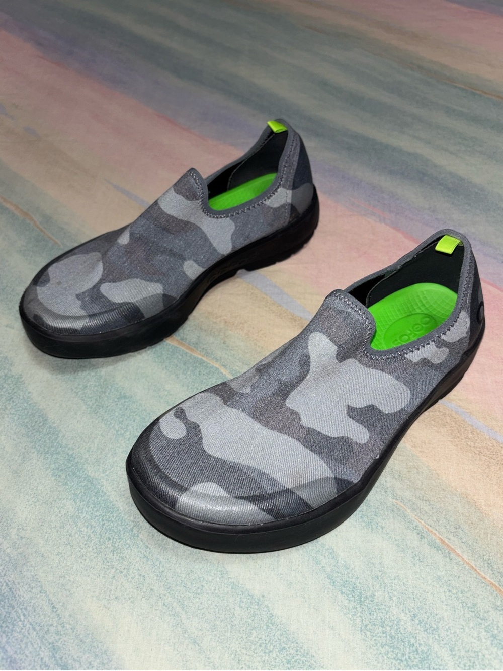 Oofos Women’s Oomg Eezee Low Shoe Black/Grey Camo Size 7.5